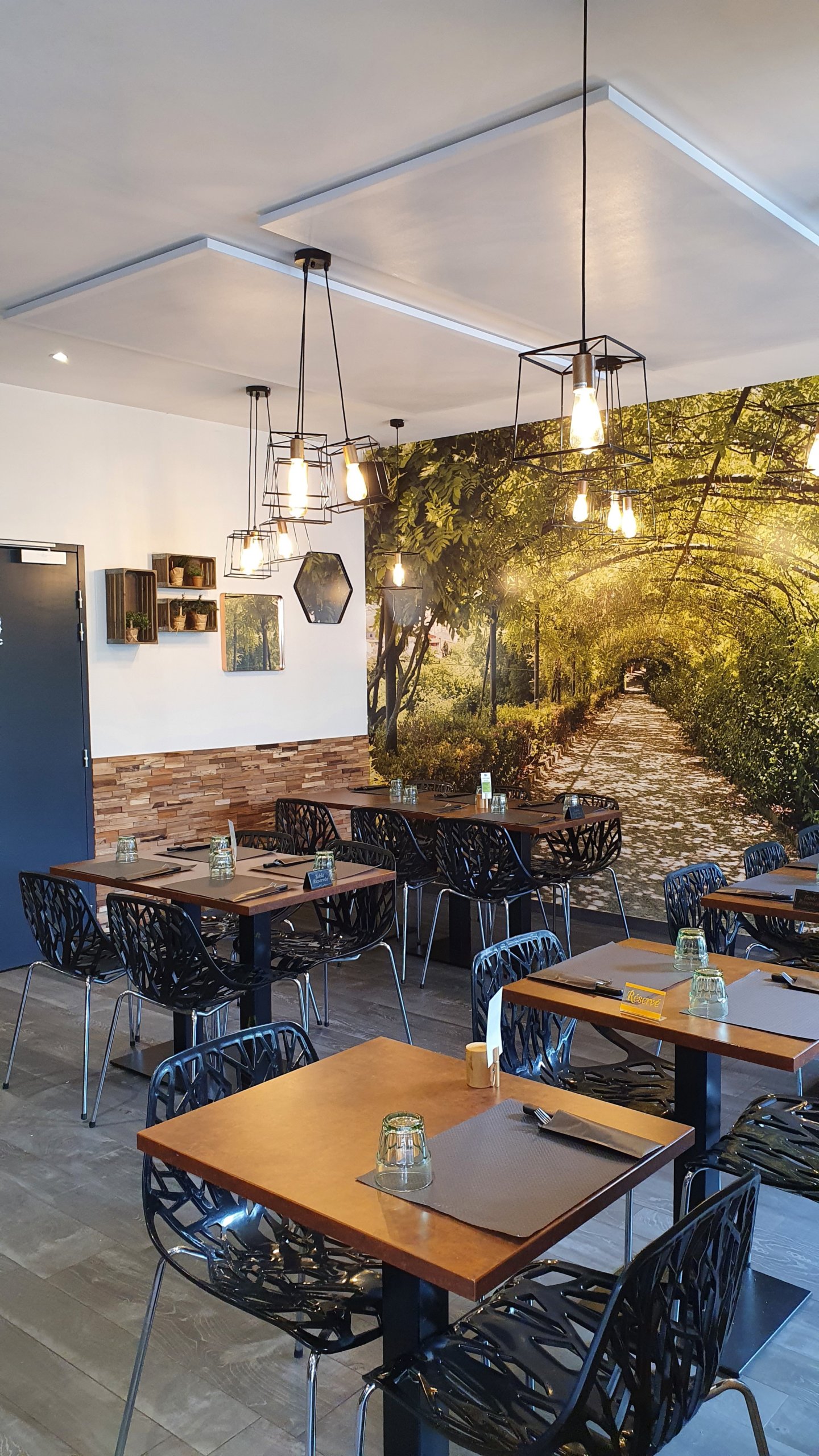 salle de restaurant bruyante