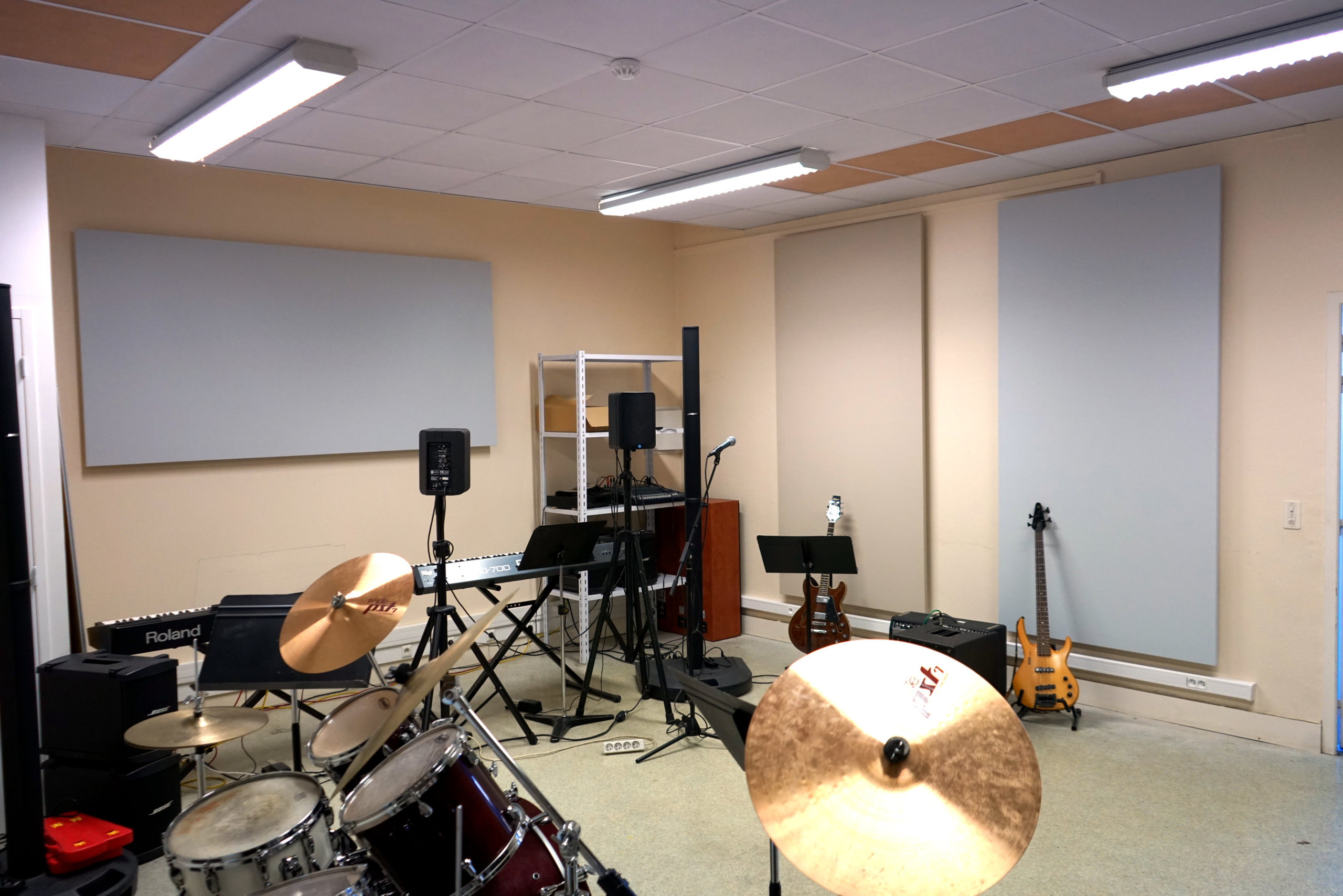 Panneaux acoustiques dans une salle de musique