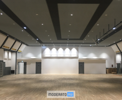 Panneaux suspendus pour salle des fêtes